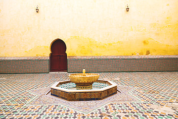 Image showing fountain in door  construction  mousque palace