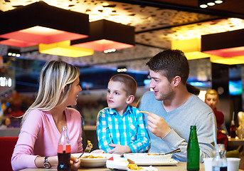 Image showing family having lunch in shopping mall