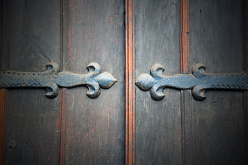 Image showing handle in london antique brown door  rusty  brass nail and light