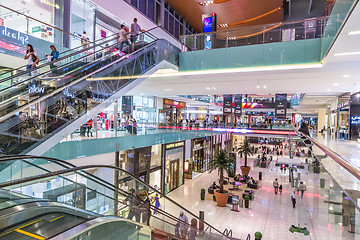 Image showing Interior View of Dubai Mall - world\'s largest shopping mall