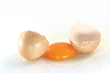 Image showing raw egg broken