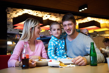 Image showing family having lunch in shopping mall