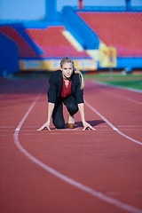 Image showing business woman ready to sprint