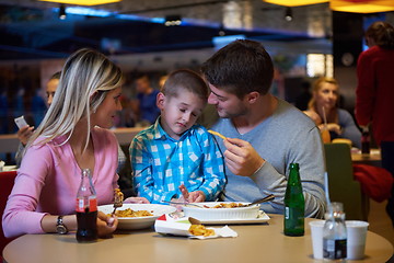 Image showing family having lunch in shopping mall