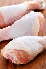 Image showing Raw chicken drumsticks