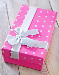 Image showing box for present