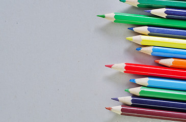 Image showing color pencils and note