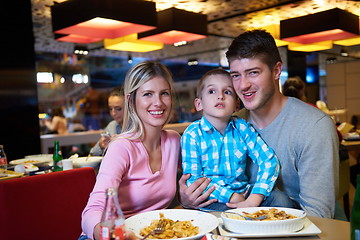 Image showing family having lunch in shopping mall