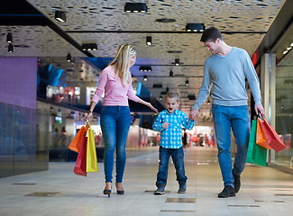 Image showing young family with shopping bags