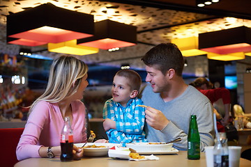 Image showing family having lunch in shopping mall