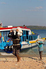 Image showing Men transports cargo from ship