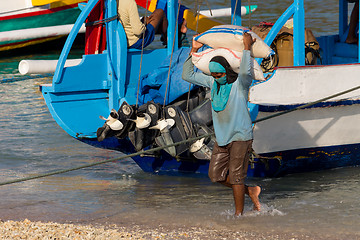 Image showing Men transports cargo from ship