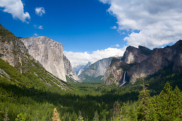 Image showing The typical view of the Yosemite Valley 