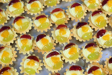 Image showing Mini tart cakes.