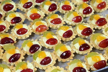 Image showing Mini tart cakes.