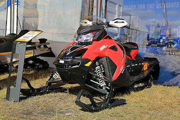 Image showing Lynx Rave RE 600 Snowmobile on Display