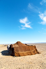 Image showing tent in  the desert      sky
