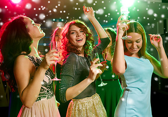 Image showing smiling friends with glasses of champagne in club