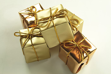 Image showing five gold presents