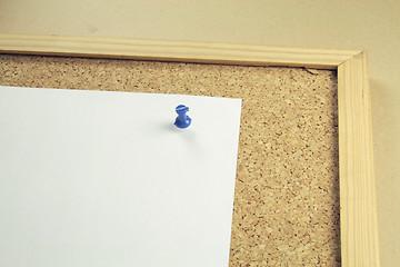 Image showing white notepaper on a cork board