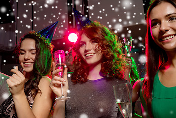 Image showing smiling friends with glasses of champagne in club