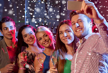 Image showing friends with glasses and smartphone in club