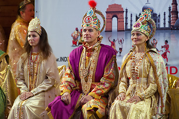 Image showing Royal indian family in luxury wear