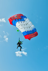 Image showing Paratrooper man descends