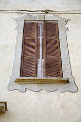 Image showing jerago   sunny day    wood venetian concrete  brick