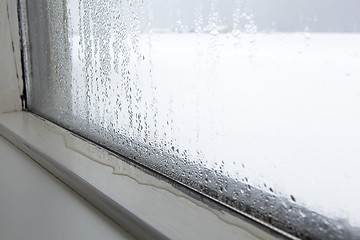 Image showing Humidity at a window