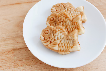 Image showing Japanese confectionery taiyaki fish cake wagashi on plate on tab