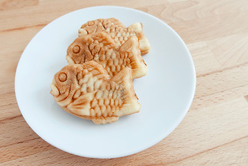 Image showing Japanese fish-shaped cake Taiyaki on the plate