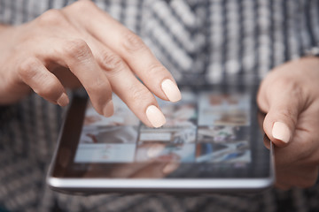 Image showing Woman with tablet computer