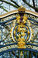 Image showing in london england the old metal gate  royal palace