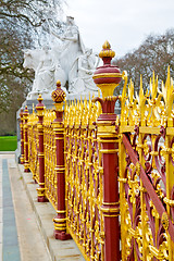 Image showing albert monument in  kingdome and old construction