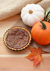 Image showing Mini pumpkin pie with fall gourds