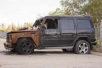 Image showing Burnt big jeep is parked