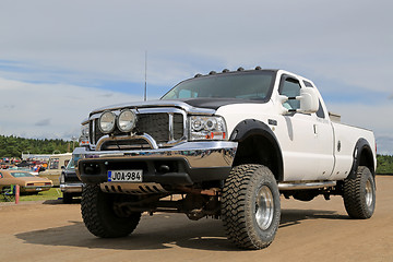 Image showing White Ford F250 Super Duty Pickup Truck