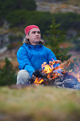 Image showing hiking man prepare tasty sausages on campfire