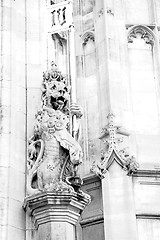 Image showing marble and statue in old city of london england