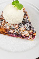 Image showing Crumble pie with black currants 