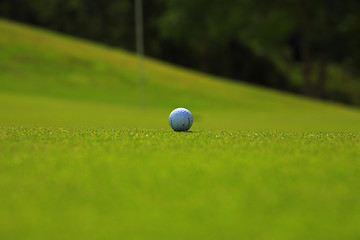 Image showing One golf ball