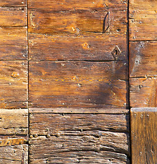 Image showing varese  sumirago     rusty brass brown knocker   closed wood  