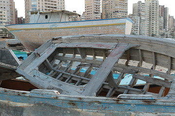 Image showing skeleton of old wooden boat on beach_6168