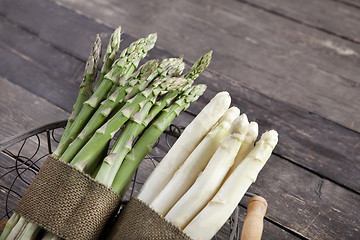 Image showing green and white asparagus