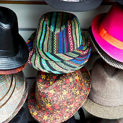 Image showing in london old red hat and black  the  fashion shop