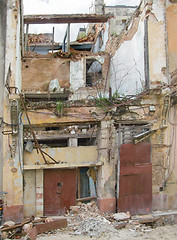 Image showing rundown house in Cuba