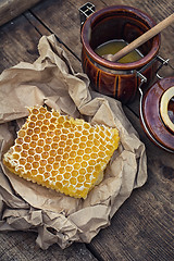 Image showing Honeycomb on piece of paper