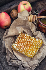 Image showing Honeycomb on piece of paper