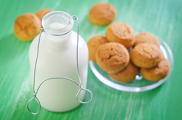 Image showing milk with cookies